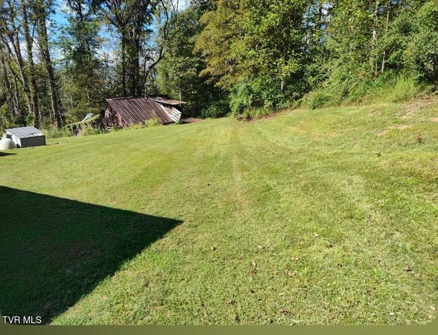 138 Reynolds Drive, Clintwood, VA 24228