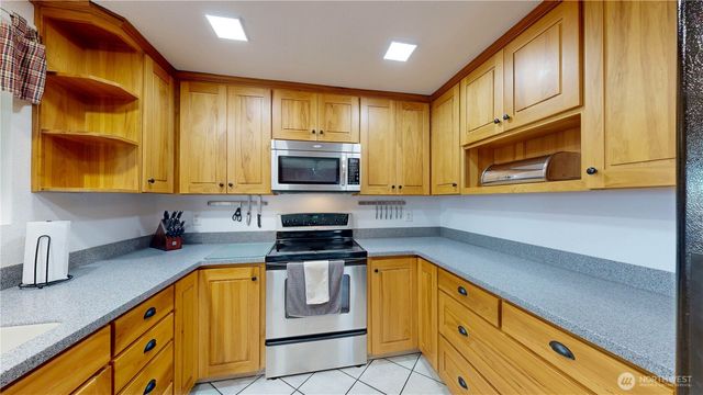 17121 SE 264th Place, Covington, WA 98042