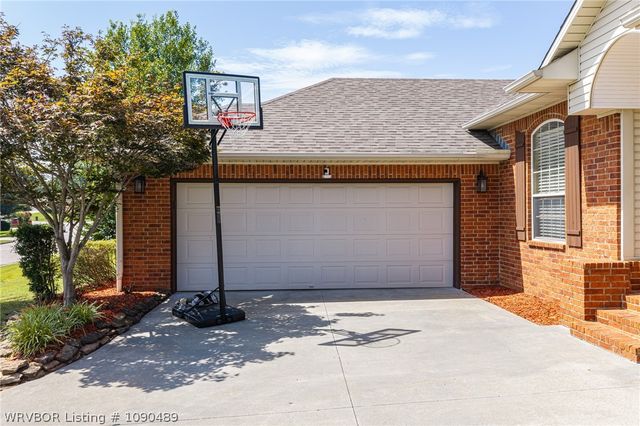 2131 Parkridge Drive, Van Buren, AR 72956