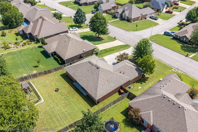 2131 Parkridge Drive, Van Buren, AR 72956