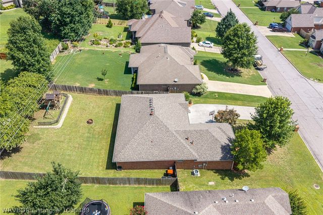 2131 Parkridge Drive, Van Buren, AR 72956
