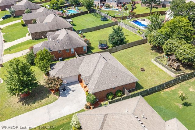 2131 Parkridge Drive, Van Buren, AR 72956