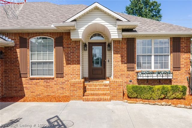 2131 Parkridge Drive, Van Buren, AR 72956