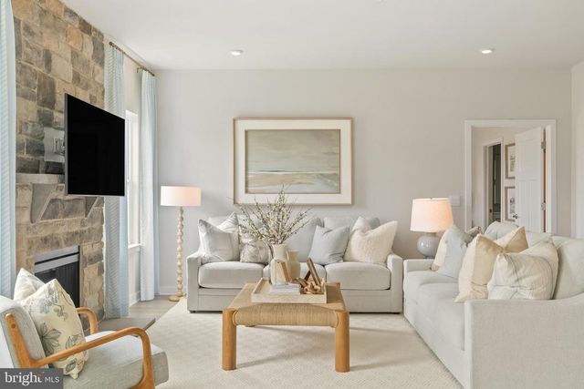 CATERPILLAR DR, Luray, VA 22835