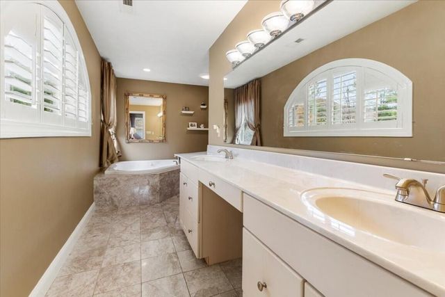 2115 Plank DR, Blacksburg, VA 24060