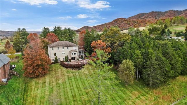 2115 Plank DR, Blacksburg, VA 24060