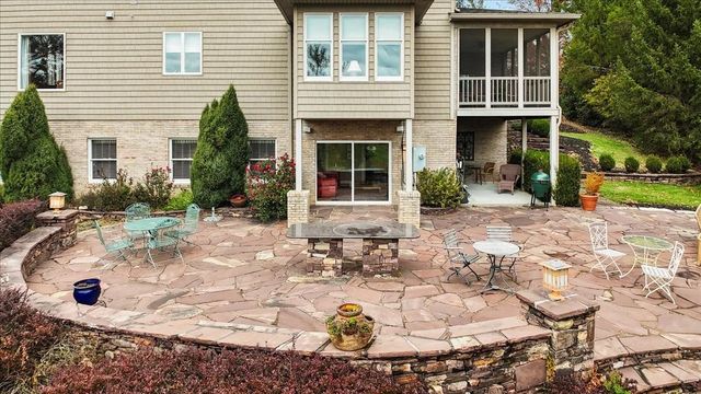2115 Plank DR, Blacksburg, VA 24060