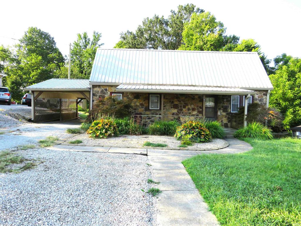 6 East Judson St, Bloomfield, IN 47424