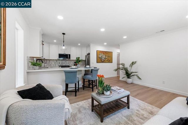 2933 Ptarmigan Dr 3, Walnut Creek, CA 94595