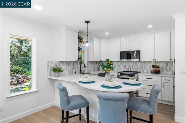 2933 Ptarmigan Dr 3, Walnut Creek, CA 94595