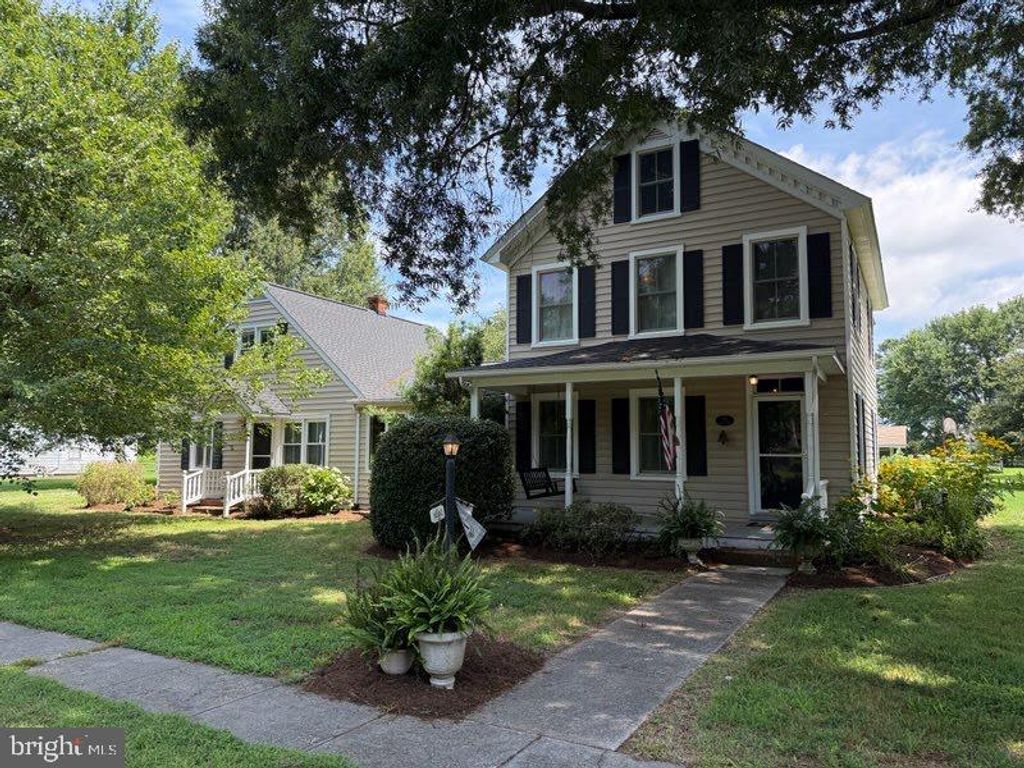92 FRONT ST, Warsaw, VA 22572