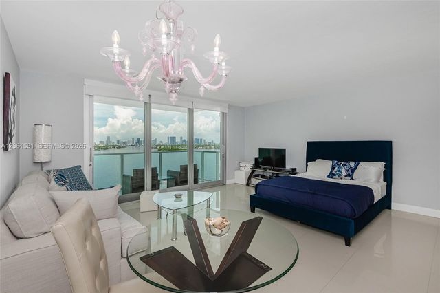 1000 W Ave 1220 1220, Miami Beach, FL 33139