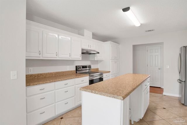 128 Gunwale Rd, Pensacola, FL 32507