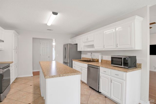 128 Gunwale Rd, Pensacola, FL 32507