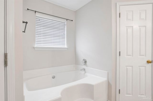 128 Gunwale Rd, Pensacola, FL 32507