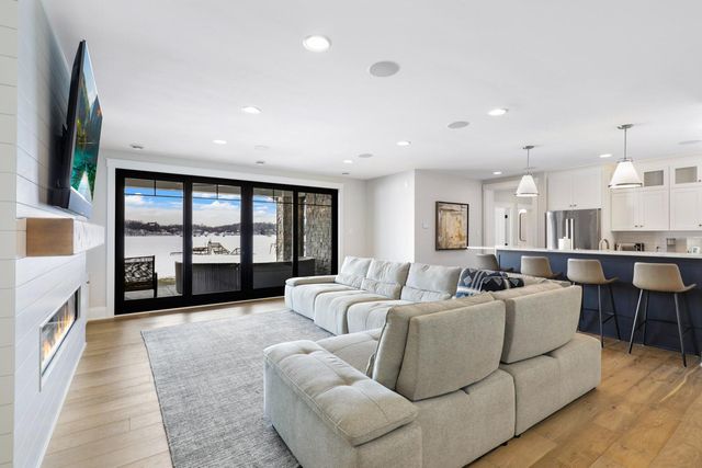 5283 Frost Point Circle SE, Prior Lake, MN 55372