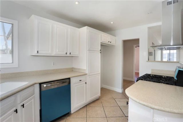 812 N Louise, Santa Ana, CA 92703