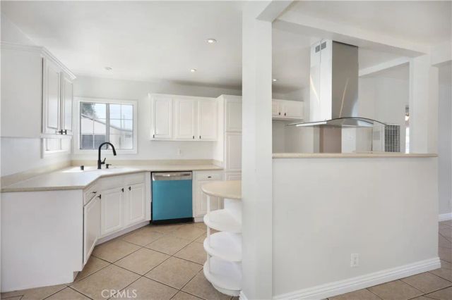 812 N Louise, Santa Ana, CA 92703