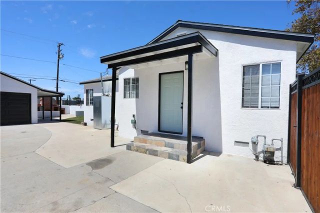812 N Louise, Santa Ana, CA 92703