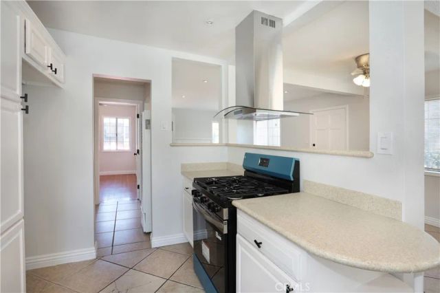 812 N Louise, Santa Ana, CA 92703