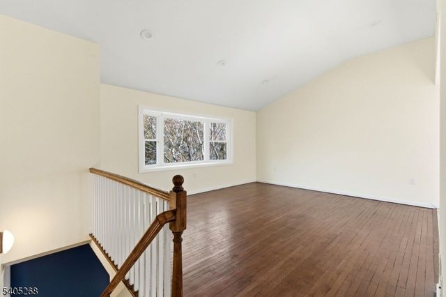 18 Byram Bay Rd, Hopatcong Boro, NJ 07843