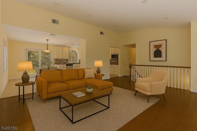 18 Byram Bay Rd, Hopatcong Boro, NJ 07843