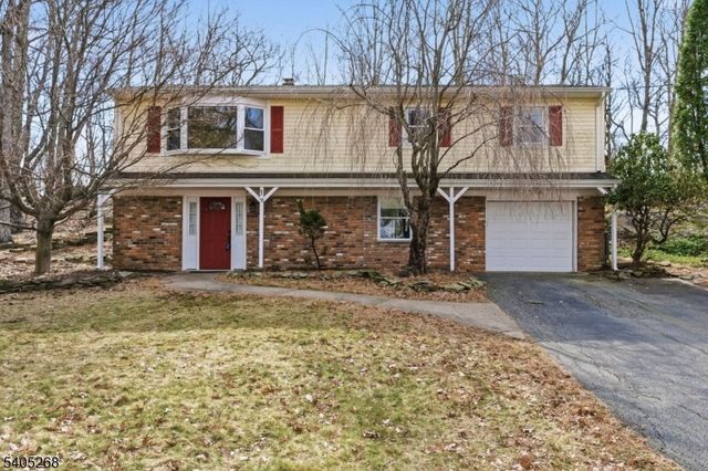 18 Byram Bay Rd, Hopatcong Boro, NJ 07843