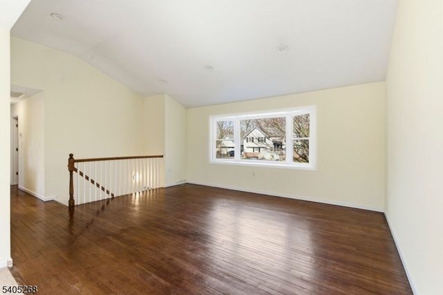 18 Byram Bay Rd, Hopatcong Boro, NJ 07843