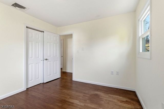 18 Byram Bay Rd, Hopatcong Boro, NJ 07843