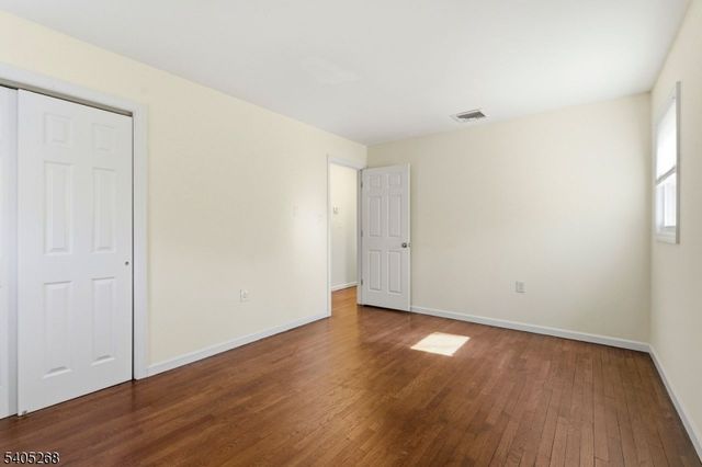 18 Byram Bay Rd, Hopatcong Boro, NJ 07843