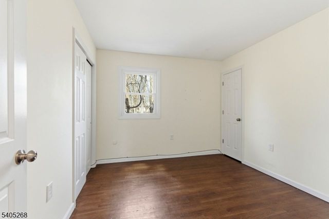 18 Byram Bay Rd, Hopatcong Boro, NJ 07843