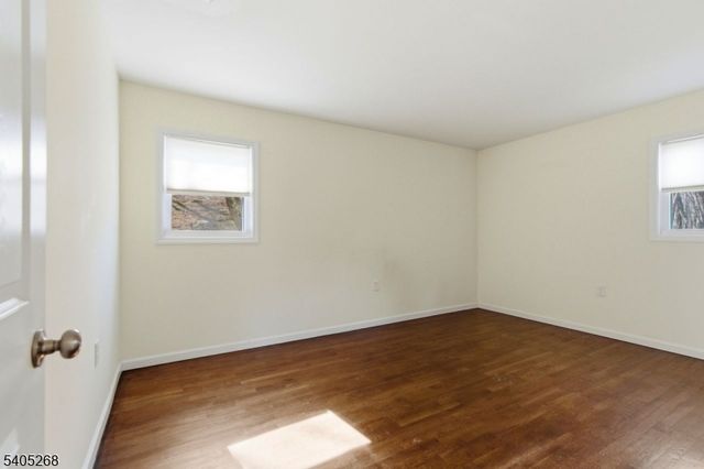 18 Byram Bay Rd, Hopatcong Boro, NJ 07843