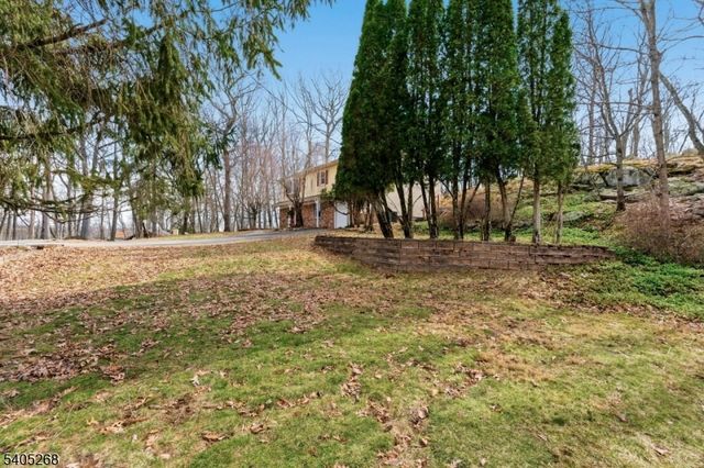 18 Byram Bay Rd, Hopatcong Boro, NJ 07843