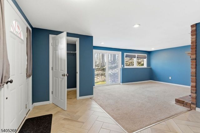 18 Byram Bay Rd, Hopatcong Boro, NJ 07843