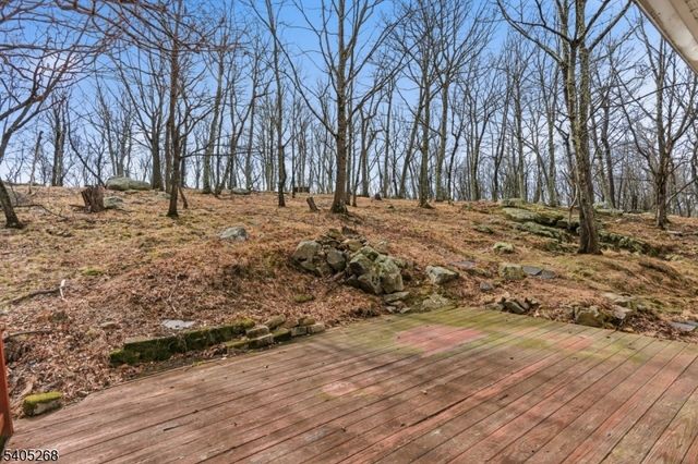 18 Byram Bay Rd, Hopatcong Boro, NJ 07843