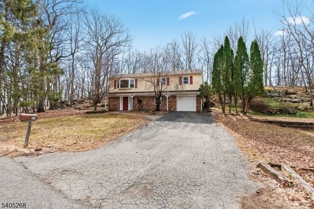 18 Byram Bay Rd, Hopatcong Boro, NJ 07843