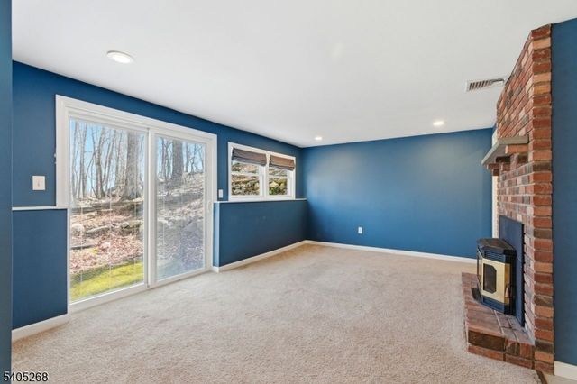 18 Byram Bay Rd, Hopatcong Boro, NJ 07843