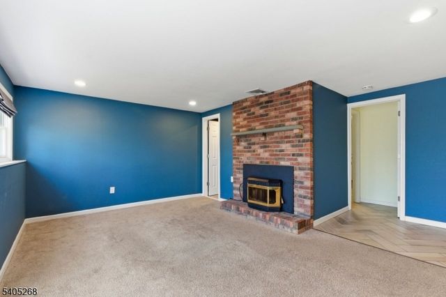 18 Byram Bay Rd, Hopatcong Boro, NJ 07843