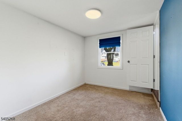 18 Byram Bay Rd, Hopatcong Boro, NJ 07843