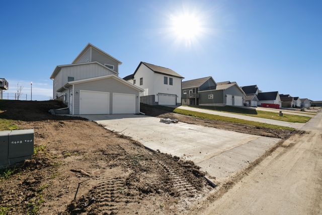 6136 Mississippi Avenue, Davenport, IA 52807