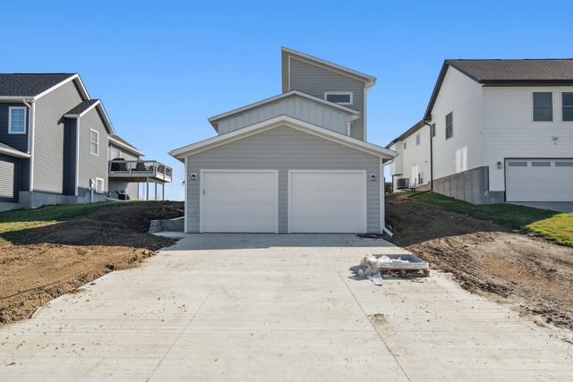 6136 Mississippi Avenue, Davenport, IA 52807