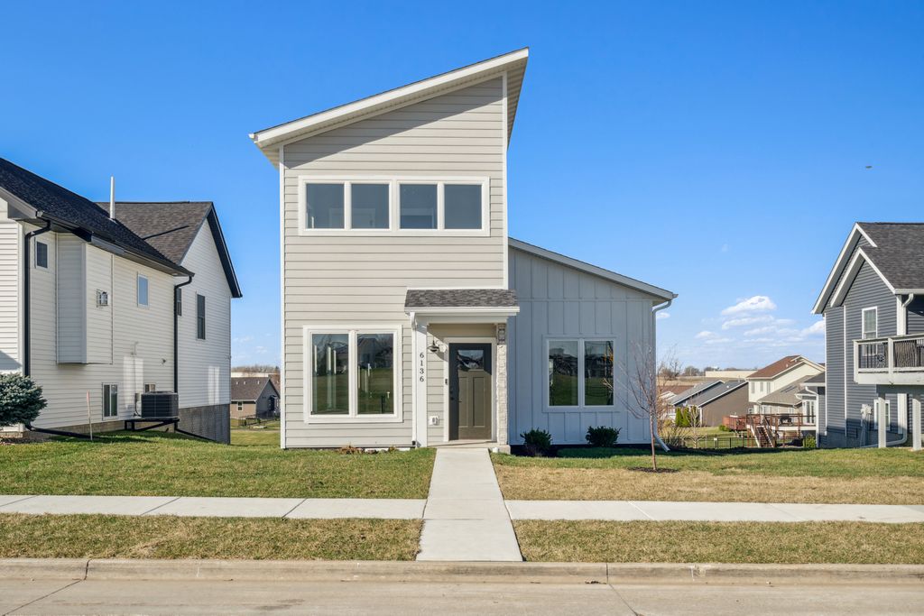 6136 Mississippi Avenue, Davenport, IA 52807