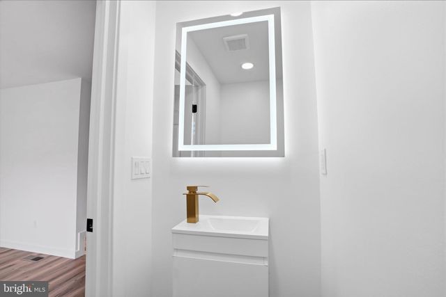 5224 BEAUMONT AVE, Philadelphia, PA 19143