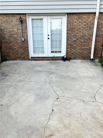 6527 Old Shell Road 18, Mobile, AL 36608