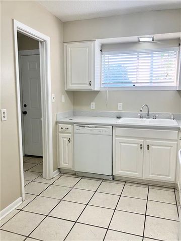 6527 Old Shell Road 18, Mobile, AL 36608