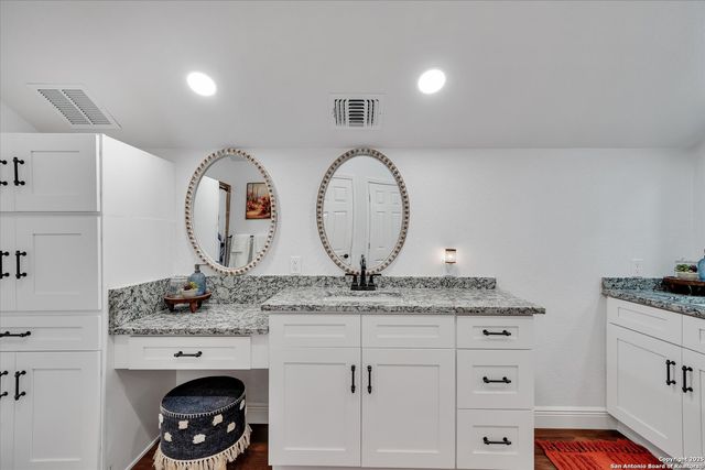 1496 Logans Way, Blanco, TX 78606