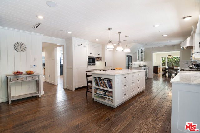 9530 Moonridge Terrace Place, Los Angeles, CA 90210
