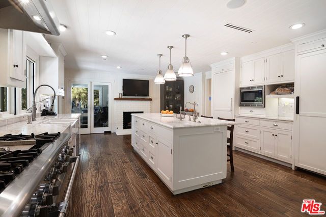 9530 Moonridge Terrace Place, Los Angeles, CA 90210