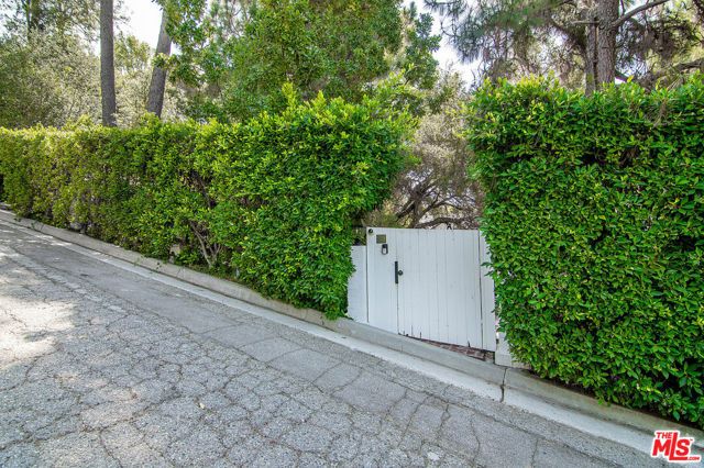 9530 Moonridge Terrace Place, Los Angeles, CA 90210