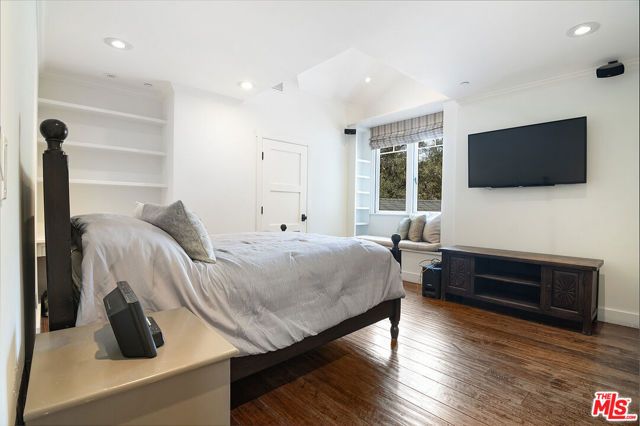 9530 Moonridge Terrace Place, Los Angeles, CA 90210